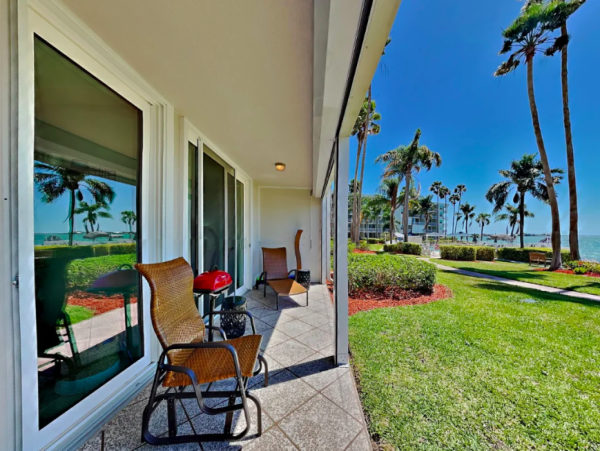 Bayfront bliss: Ground-Floor Condo with Stunning Views & Resort Amenities