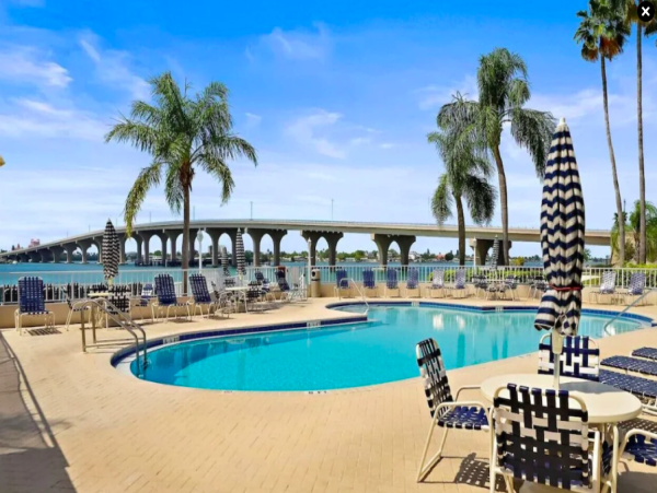 Bayfront bliss: Ground-Floor Condo with Stunning Views & Resort Amenities