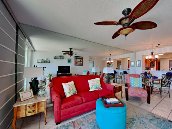 Bayfront bliss: Ground-Floor Condo with Stunning Views & Resort Amenities