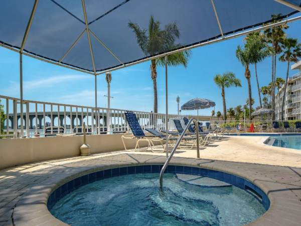 Bayfront Vacation Condo with Community Pool