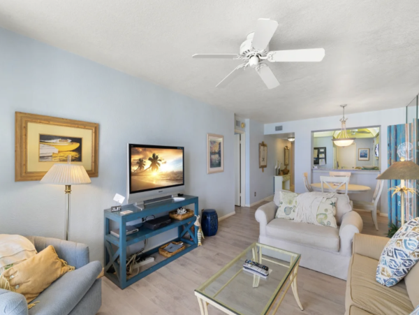 Bayfront Vacation Condo with Community Pool