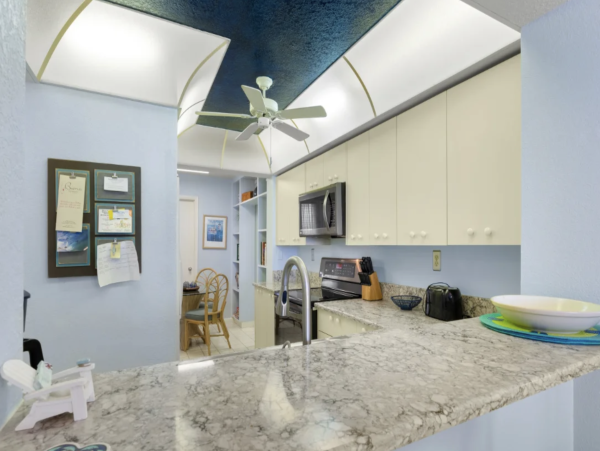 Bayfront Vacation Condo with Community Pool