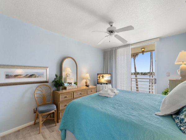 Bayfront Vacation Condo with Community Pool