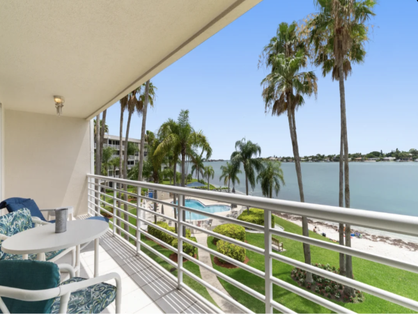 Bayfront Vacation Condo with Community Pool