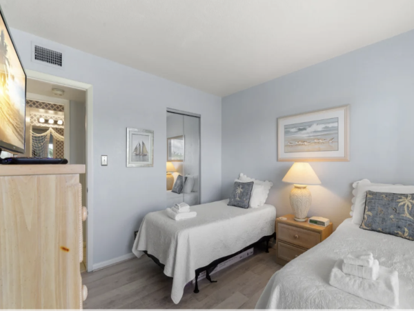 Bayfront Vacation Condo with Community Pool