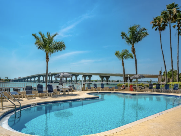 Bayfront Vacation Condo with Community Pool