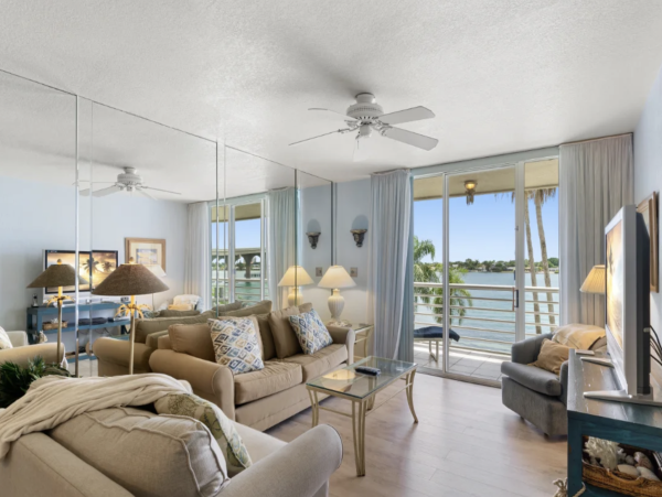 Bayfront Vacation Condo with Community Pool