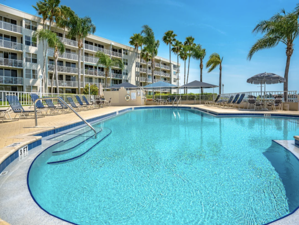 Bayfront Vacation Condo with Community Pool