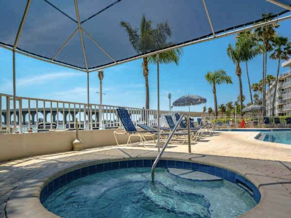 Bayfront Vacation Condo with Community Pool