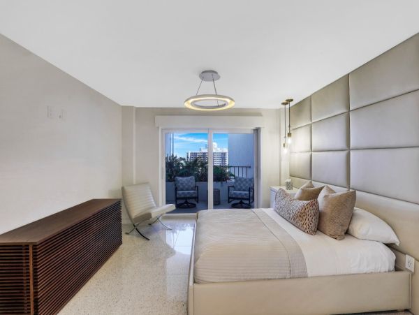Luxury Beachfront Property in Naples - Stunning Gulf Views & Amenites