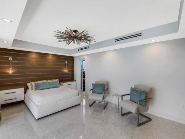 Luxury Beachfront Property in Naples - Stunning Gulf Views & Amenites