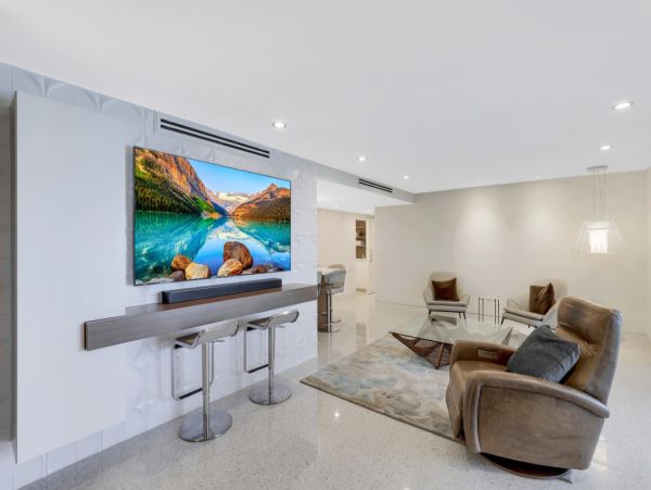 Luxury Beachfront Property in Naples - Stunning Gulf Views & Amenites