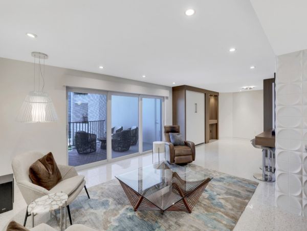 Luxury Beachfront Property in Naples - Stunning Gulf Views & Amenites