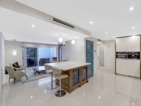Luxury Beachfront Property in Naples - Stunning Gulf Views & Amenites