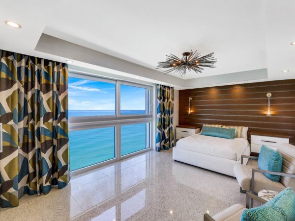 Luxury Beachfront Property in Naples - Stunning Gulf Views & Amenites
