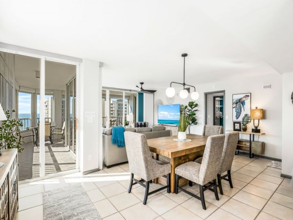 Gorgeous Condo with 2 Bedrooms & Amazing Views