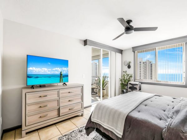 Gorgeous Condo with 2 Bedrooms & Amazing Views
