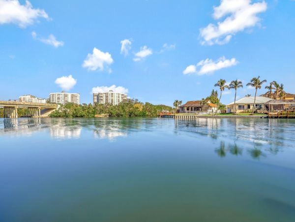 Gorgeous Condo with 2 Bedrooms & Amazing Views