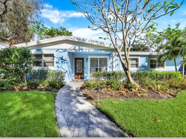 Olde Naples Three Bedroom Vacation Cottage