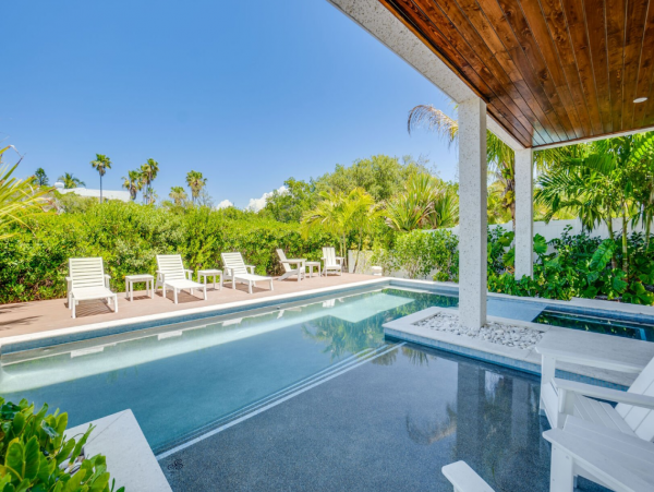 Luxury Waterfront Vacation Home with Pool in Anna Maria Sleeps 8