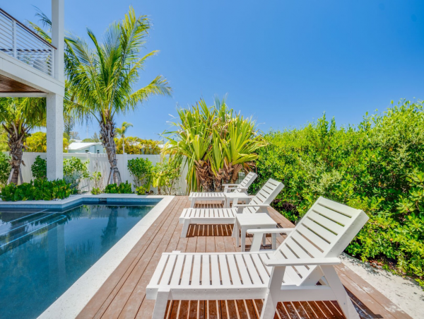Luxury Waterfront Vacation Home with Pool in Anna Maria Sleeps 8