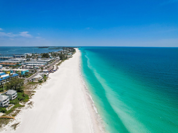 Luxury Waterfront Vacation Home with Pool in Anna Maria Sleeps 8