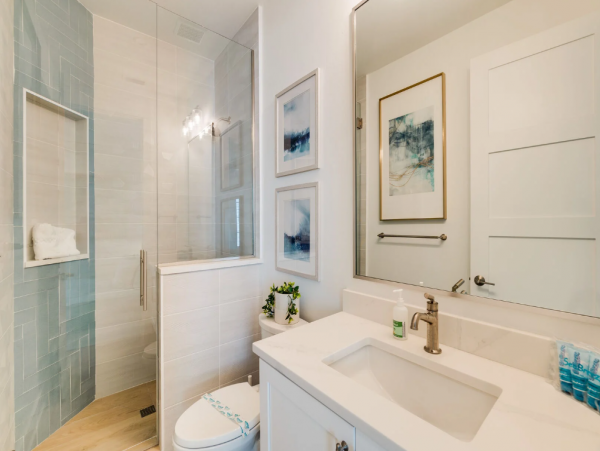 Luxury Waterfront Vacation Home with Pool in Anna Maria Sleeps 8