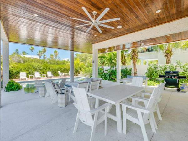 Luxury Waterfront Vacation Home with Pool in Anna Maria Sleeps 8