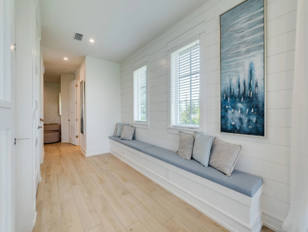 Luxury Waterfront Vacation Home with Pool in Anna Maria Sleeps 8