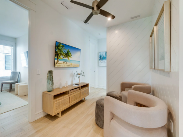Luxury Waterfront Vacation Home with Pool in Anna Maria Sleeps 8