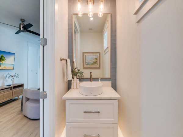 Luxury Waterfront Vacation Home with Pool in Anna Maria Sleeps 8