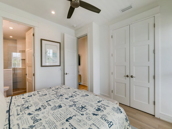 Luxury Waterfront Vacation Home with Pool in Anna Maria Sleeps 8