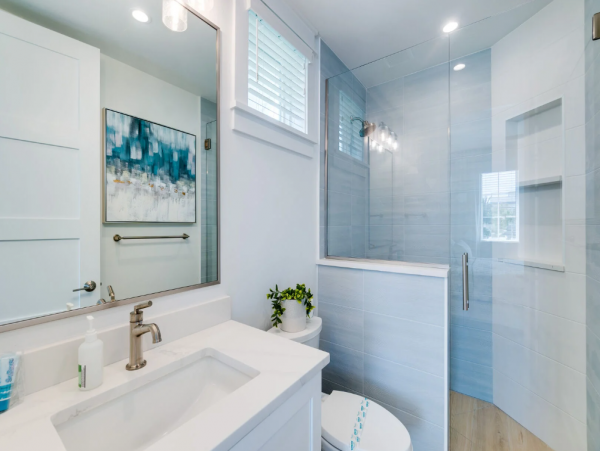 Luxury Waterfront Vacation Home with Pool in Anna Maria Sleeps 8