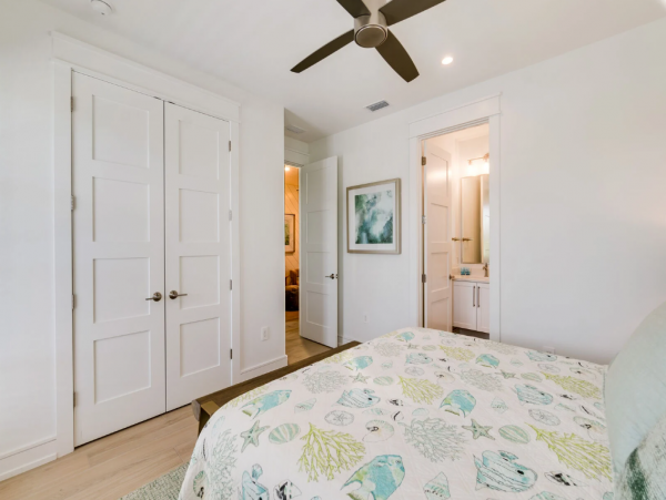 Luxury Waterfront Vacation Home with Pool in Anna Maria Sleeps 8