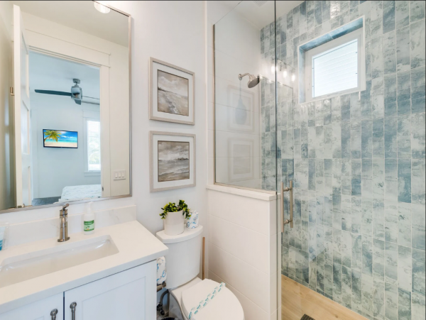 Luxury Waterfront Vacation Home with Pool in Anna Maria Sleeps 8