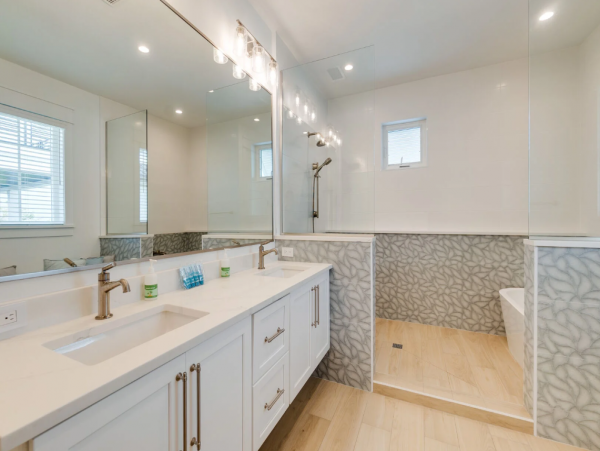 Luxury Waterfront Vacation Home with Pool in Anna Maria Sleeps 8
