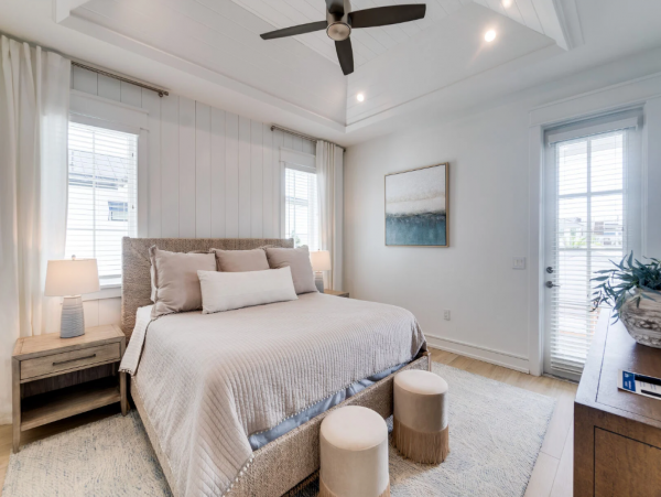 Luxury Waterfront Vacation Home with Pool in Anna Maria Sleeps 8