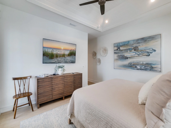 Luxury Waterfront Vacation Home with Pool in Anna Maria Sleeps 8