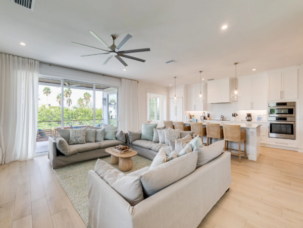 Luxury Waterfront Vacation Home with Pool in Anna Maria Sleeps 8