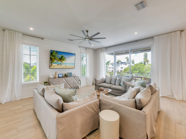 Luxury Waterfront Vacation Home with Pool in Anna Maria Sleeps 8