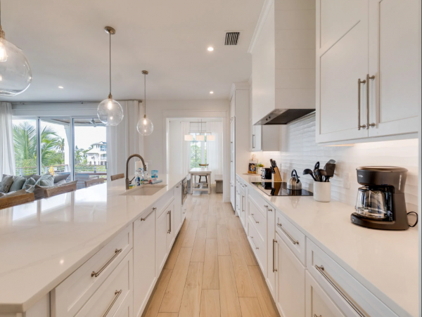 Luxury Waterfront Vacation Home with Pool in Anna Maria Sleeps 8