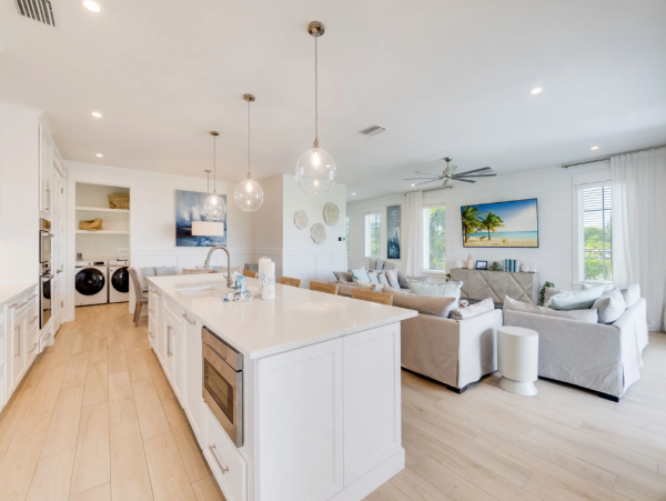 Luxury Waterfront Vacation Home with Pool in Anna Maria Sleeps 8