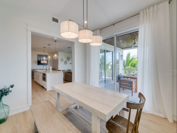 Luxury Waterfront Vacation Home with Pool in Anna Maria Sleeps 8