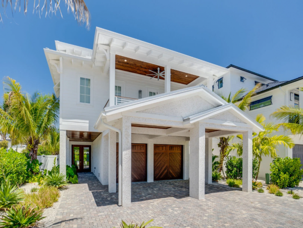 Luxury Waterfront Vacation Home with Pool in Anna Maria Sleeps 8