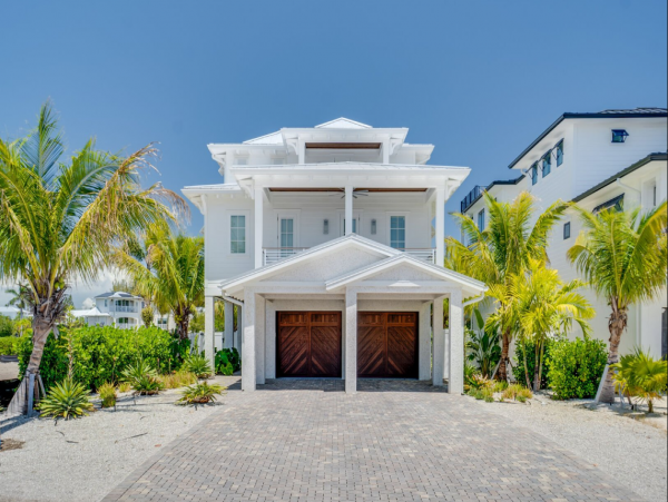 Luxury Waterfront Vacation Home with Pool in Anna Maria Sleeps 8