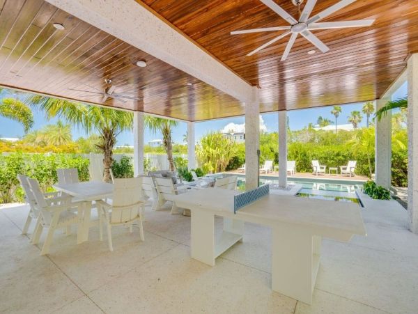 Luxury Waterfront Vacation Home with Pool in Anna Maria Sleeps 8