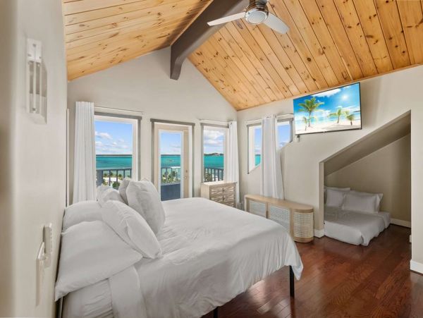 Luxury 7 Bedroom Estate Overlooking the Ocean