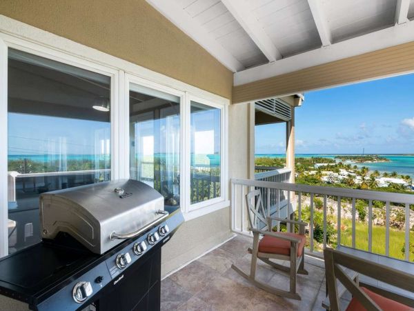 Luxury 7 Bedroom Estate Overlooking the Ocean