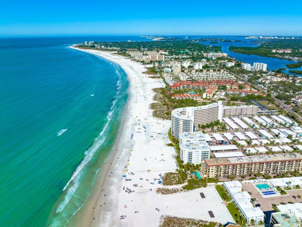 Adorable Two Bedroom Villa 4 Minute Walk to the Beach in Famous Siesta Key