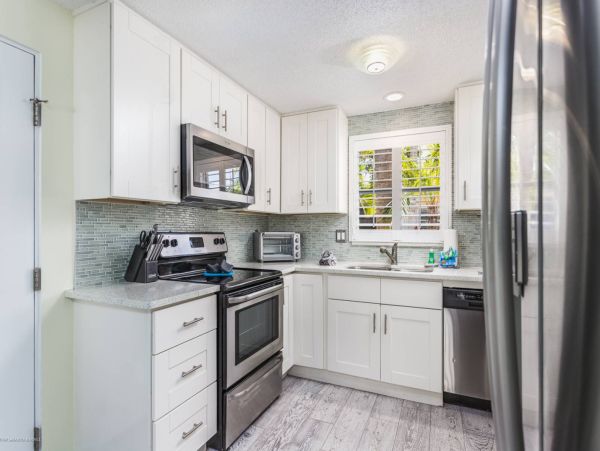 Adorable Two Bedroom Villa 4 Minute Walk to the Beach in Famous Siesta Key